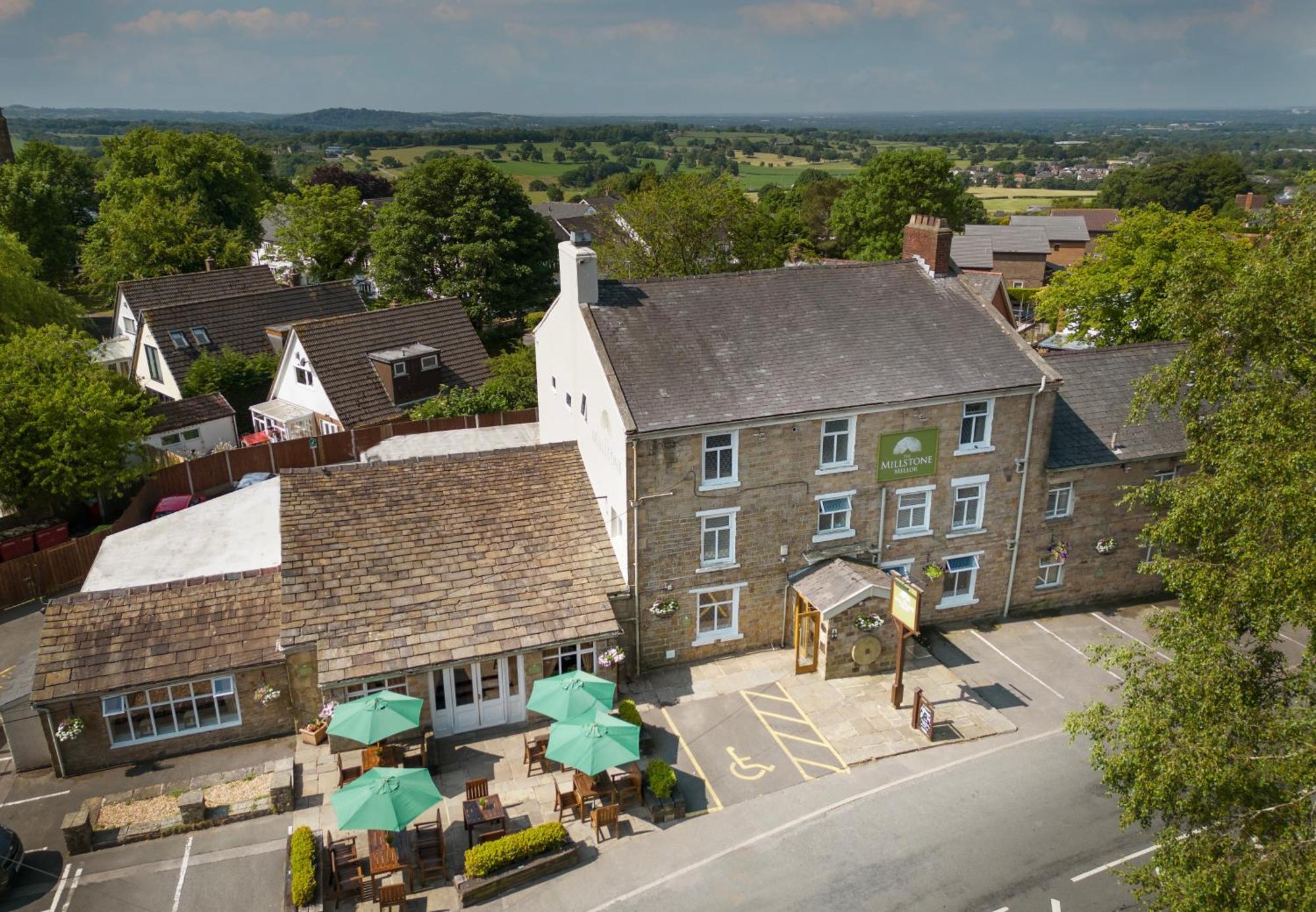 The Millstone, Mellor Hotel Blackburn  Exterior photo The Green Man, from the air