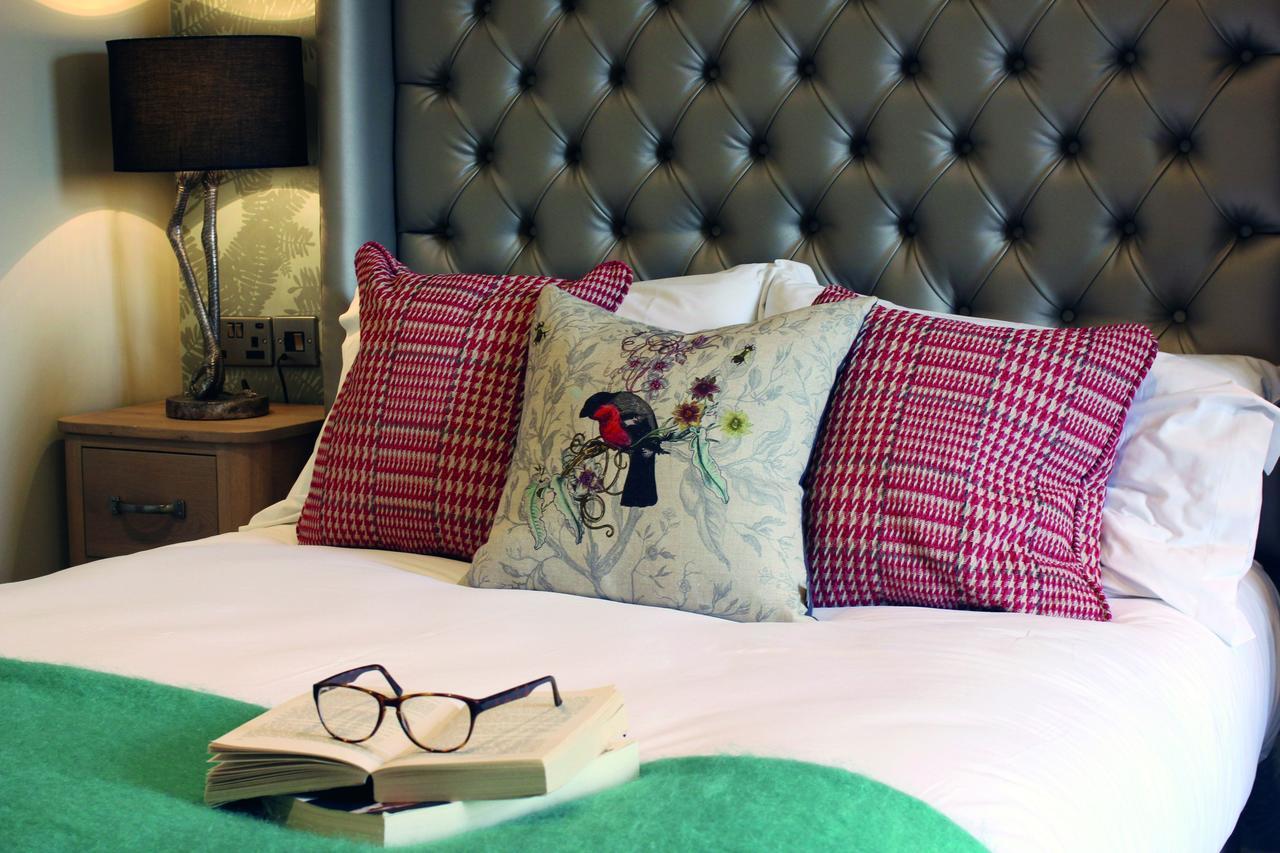 The Millstone, Mellor Hotel Blackburn  Exterior photo A bed with cushions